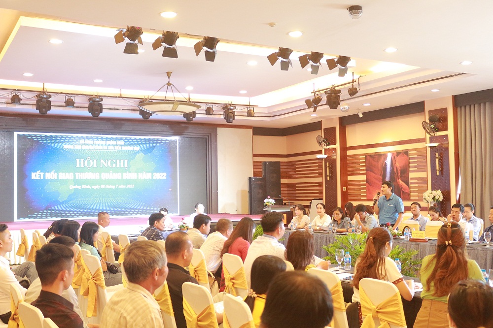 Đại biểu trao đổi thông tin, chia sẻ kinh nghiệm sản xuất tại hội nghị.