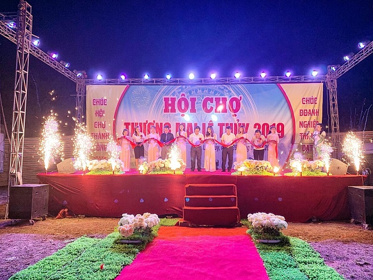 cắtbăngkhaimạcHCLT.jpg